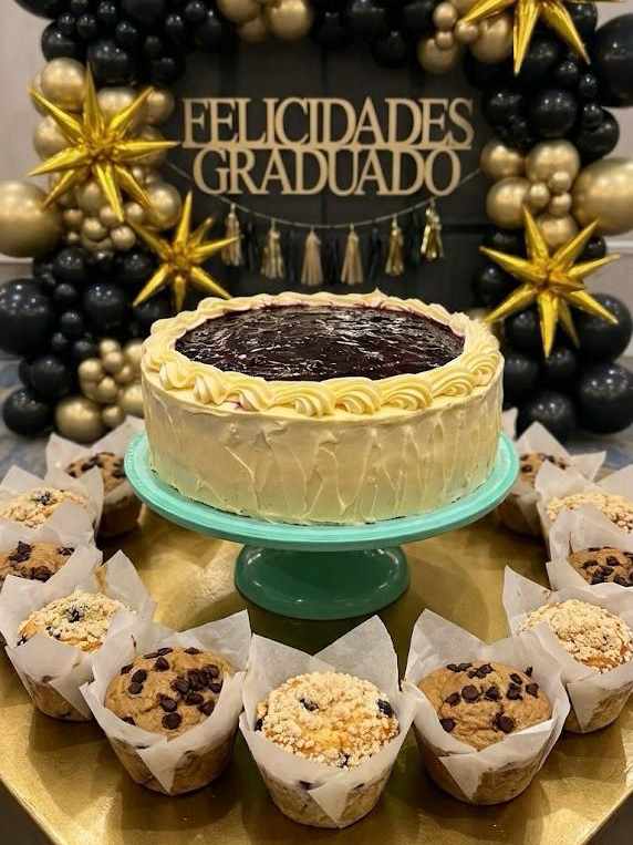 Paquete de pastel y muffins para evento de graduación