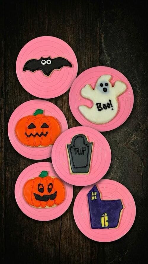 Galletas decoradas para la temporada de Halloween de calabaza, fantasmas, casa embrujada y murcielago
