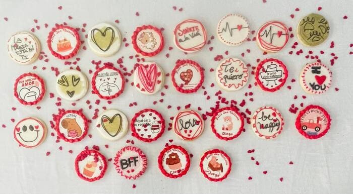 Galletas para San Valentín con diferentes diseños alusivos a la fecha