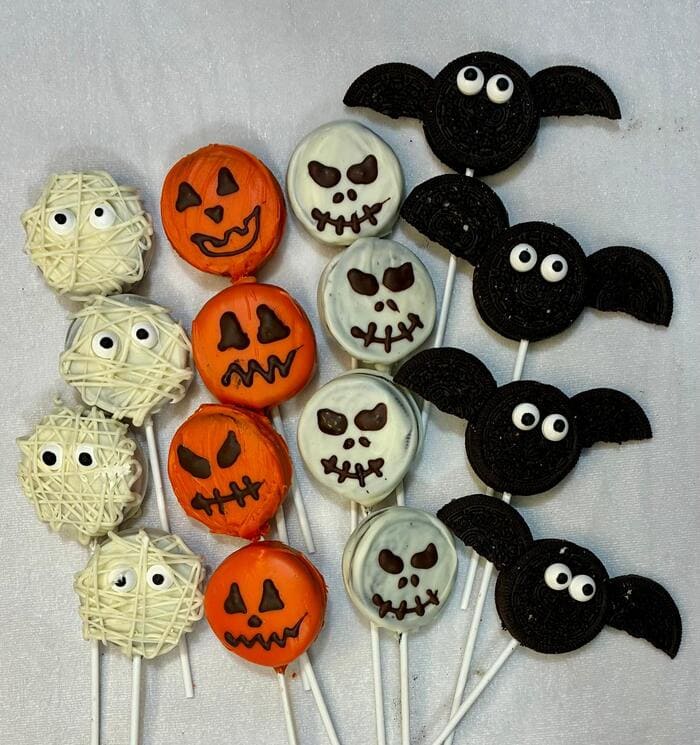 Paletas dulces de chocolate en formas alusivas para halloween