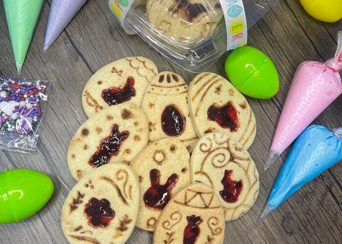 Gellatas de mantequilla con sellos con la temática de pascua para celebrar la llegada de la primevera